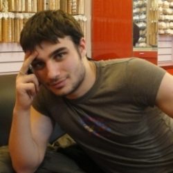 Симпатичный парень из Москвы ищет девушку, что бы её ублажить. Симпатичный парень из Москвы ищет девушку, что бы её ублажить.