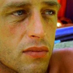 Высокий парень сделает массаж красивой даме на ее территории Высокий парень сделает массаж красивой даме на ее территории