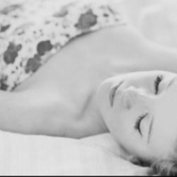 Парень, ищу девушку для души и тела Парень, ищу девушку для души и тела